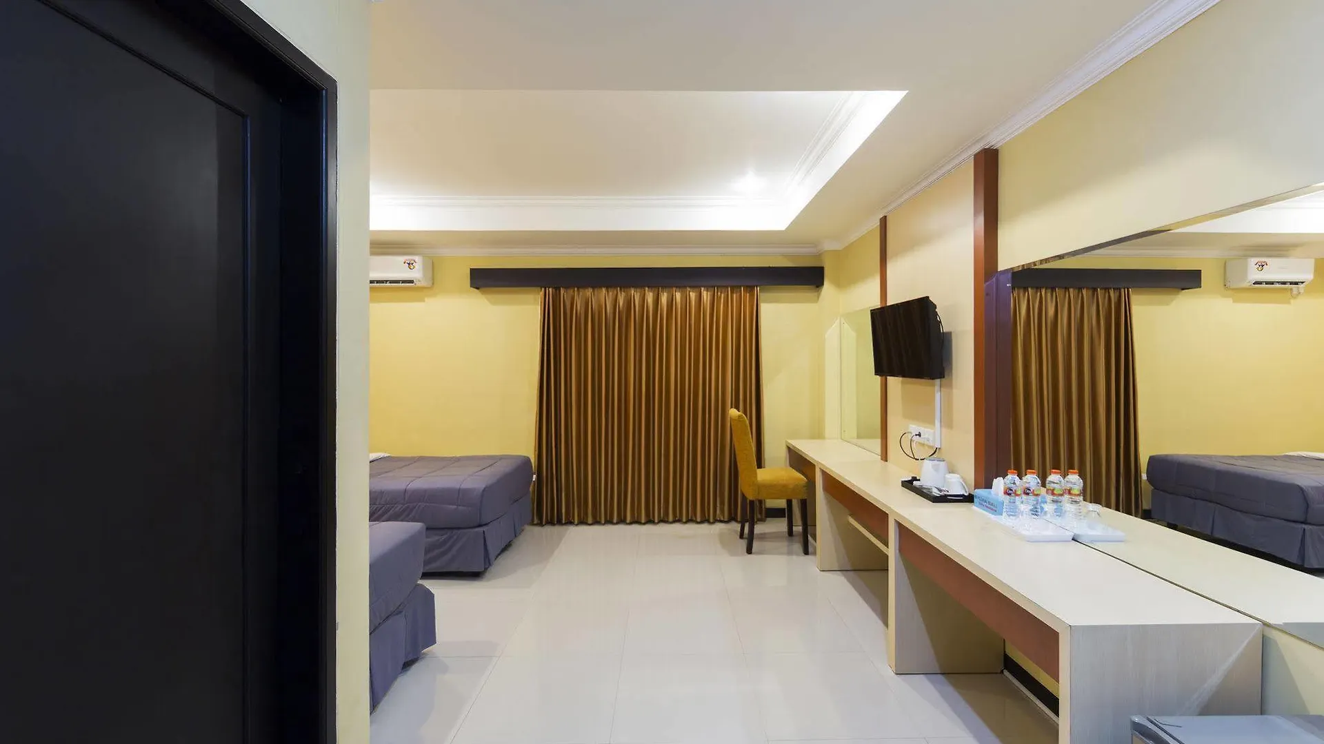 Hotel Reddoorz Plus Near Mall Bali Galeria 2 Denpasar
