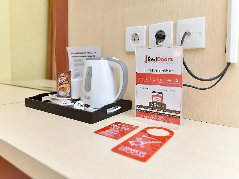 Hotel Reddoorz Plus Near Mall Bali Galeria 2 Denpasar